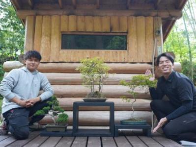 渡邉隊員は左手