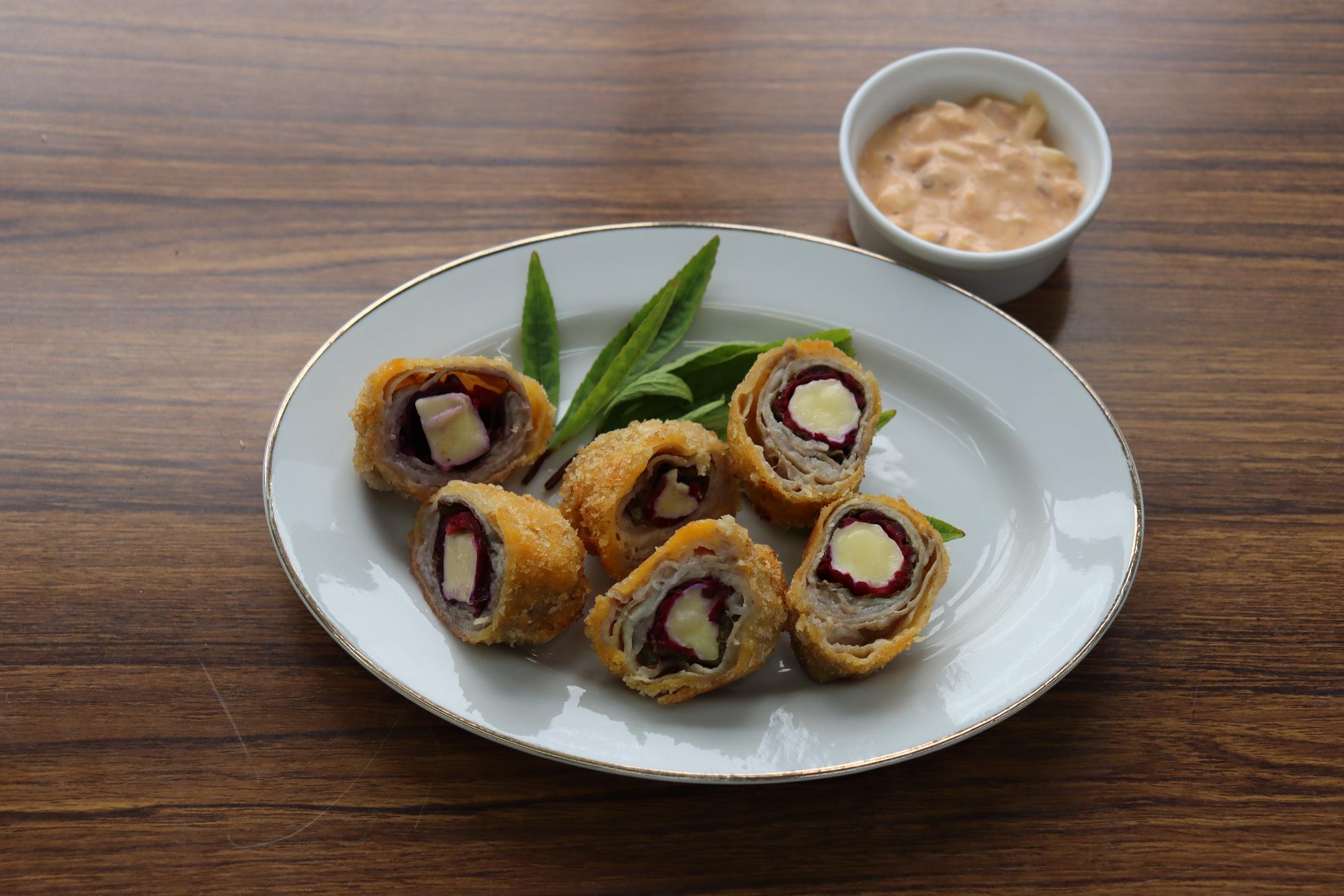 華やかローゼルの肉巻きフライ