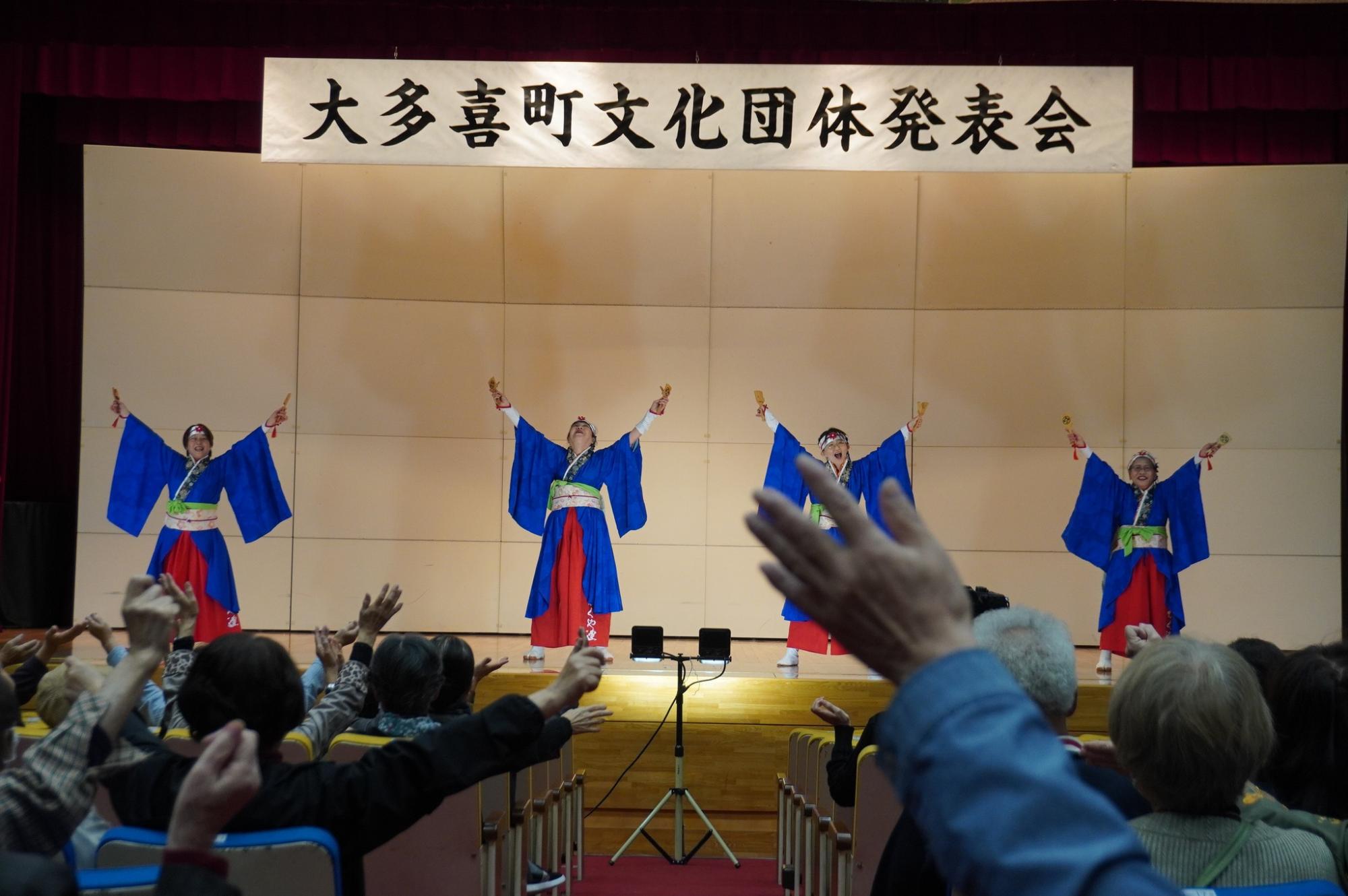 R7文化団体発表会の様子（演舞）