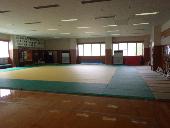 武道場の畳やエアコンの写真